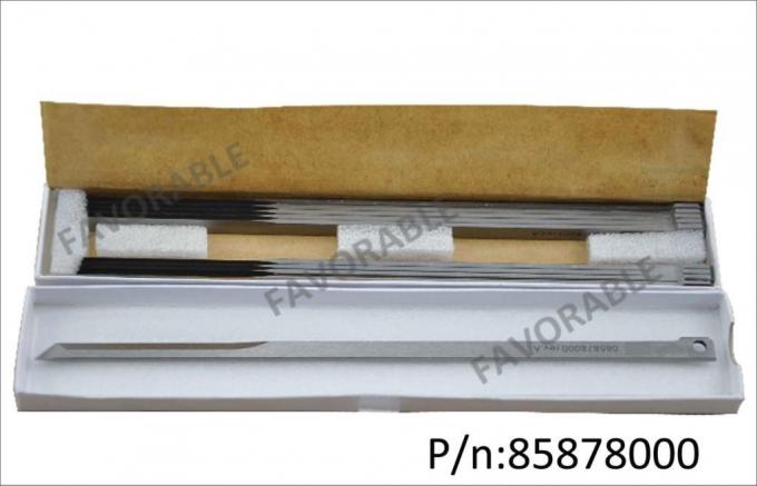 El cortador parte las cuchillas de cuchillo usadas para las piezas de